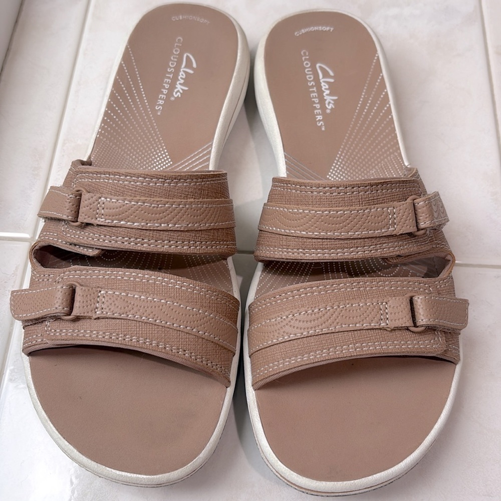 Clarks Breeze Double Strap  Cloudsteppers Sandals in Soft Tan. EUC - Picture 3 of 8